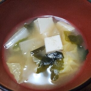 豆腐、大根、白菜の味噌汁